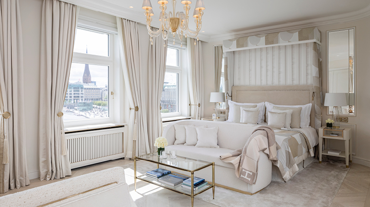 fairmont hotel vier jahreszeiten presidential suite bedroom