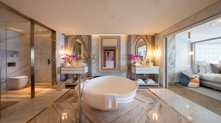 five luxe jbr euphoria suite bathroom