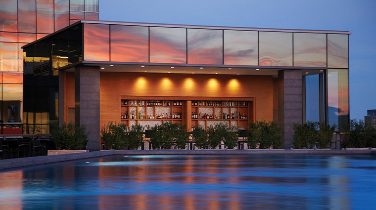 four seasons hotel baltimore Splash Pool Bar & Grill