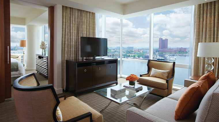 four seasons hotel baltimore exectuve suite harbour view