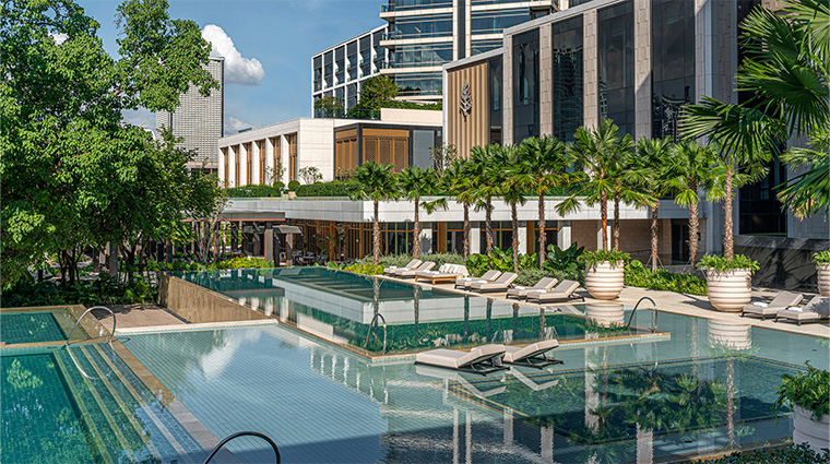 four seasons hotel bangkok at chao phraya river pool