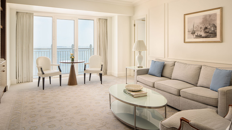 four seasons hotel doha suite living rom