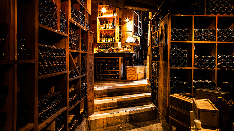 four seasons hotel george v paris wine cellar