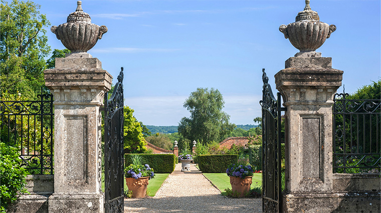 four seasons hampshire entrance