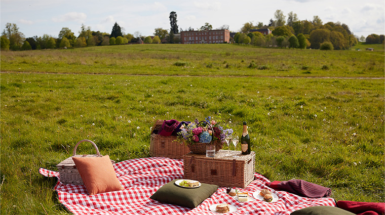 four seasons hampshire picnic