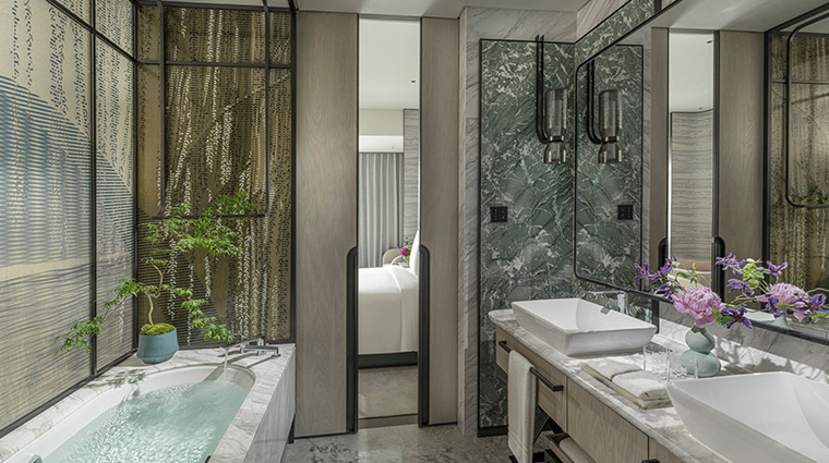 four seasons hotel hangzhou at hangzhou center bathroom