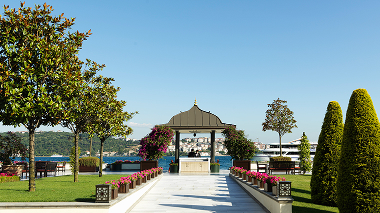 four seasons hotel istanbul at the bosphorus water