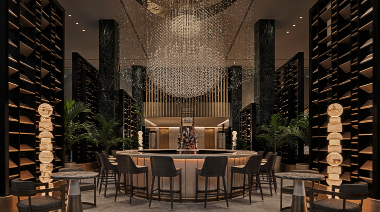 four seasons hotel new orleans chandelier bar2