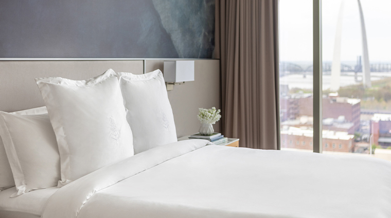 four seasons hotel st louis signature beds