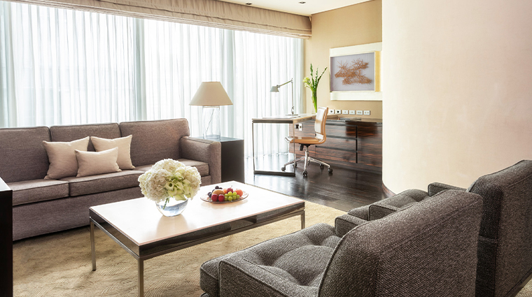 four seasons hotel tokyo at marunouchi deluxe living room