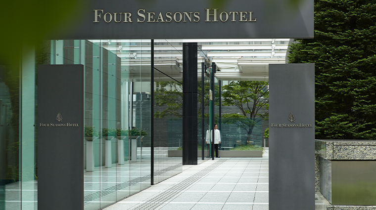 four seasons hotel tokyo at marunouchi entrance
