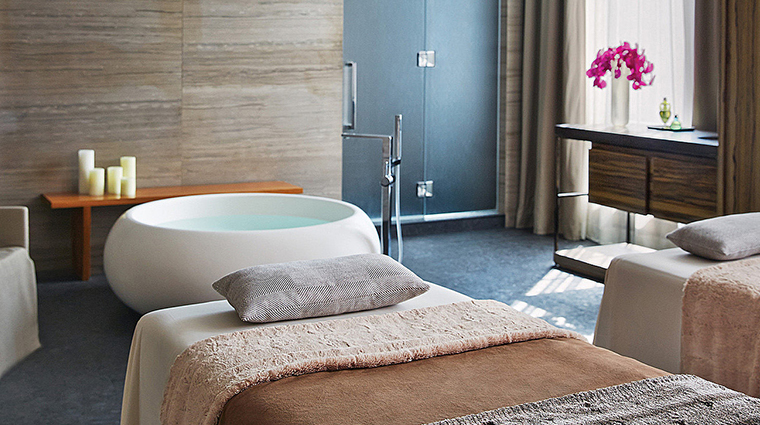 four seasons hotel toronto spa treatment room