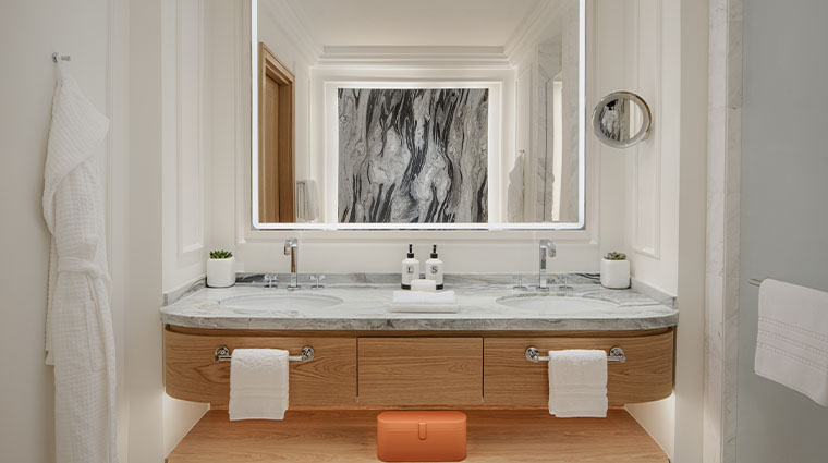 four seasons resort and residences at the pearl qatar bathroom
