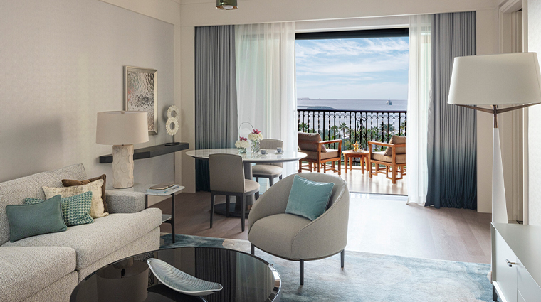 four seasons resort dubai at jumeirah beach livingroom3