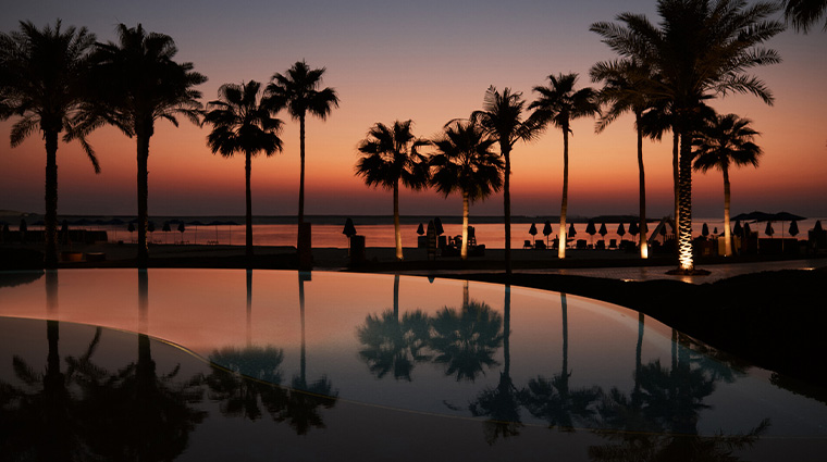 four seasons resort dubai at jumeirah beach pool night