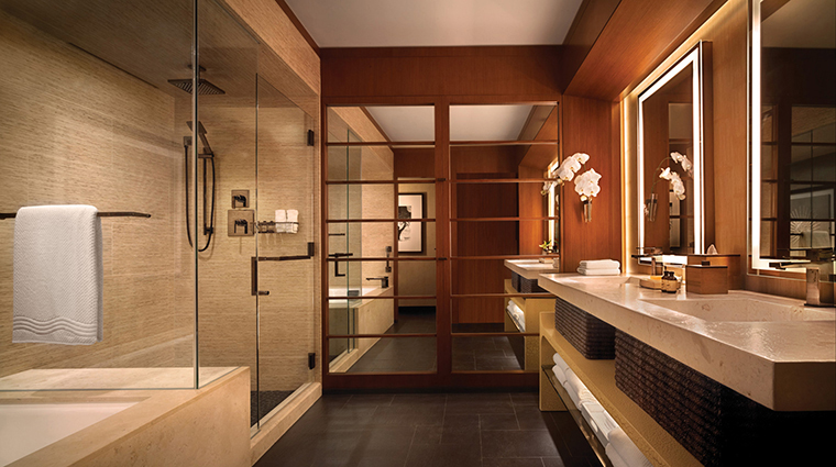 5four seasons resort lanai guestroom bathroom