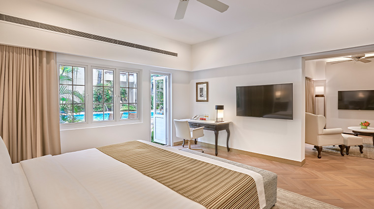 goodwood park hotel deluxe suite bedroom