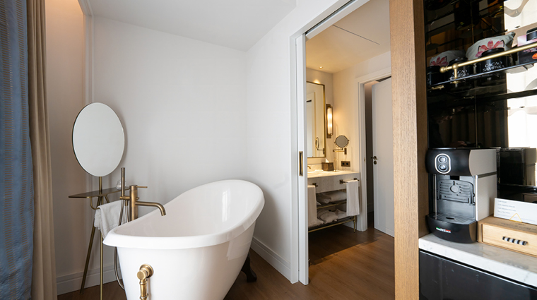 gran hotel ingles room bathtub