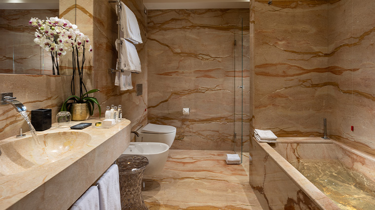 grand hotel des etrangers bathroom