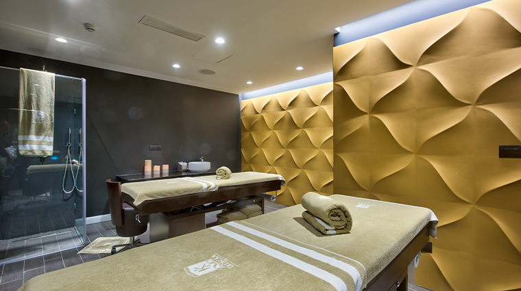 holm boutique spa treatment room