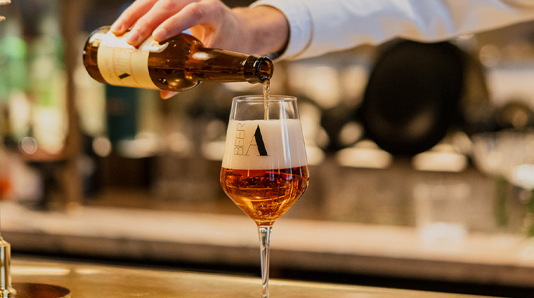 hotel amigo bar magritte2