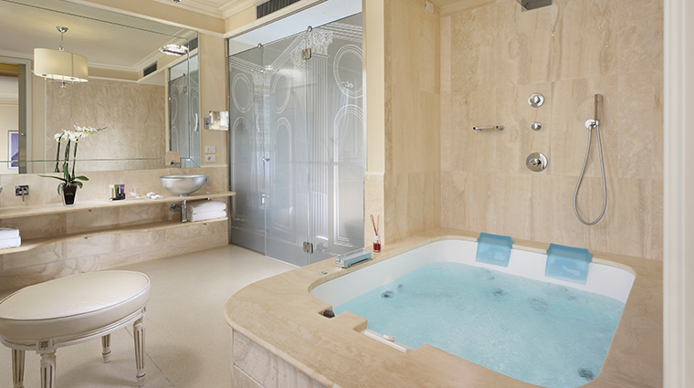 hotel brunelleschi pool suite bathroom