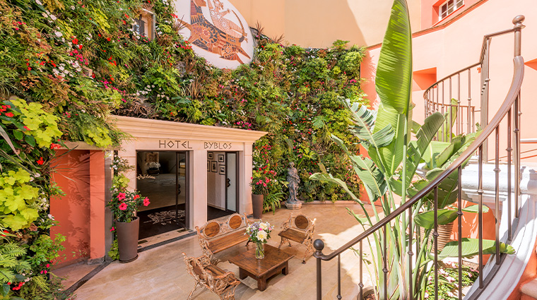 hotel byblos saint tropez main entrance