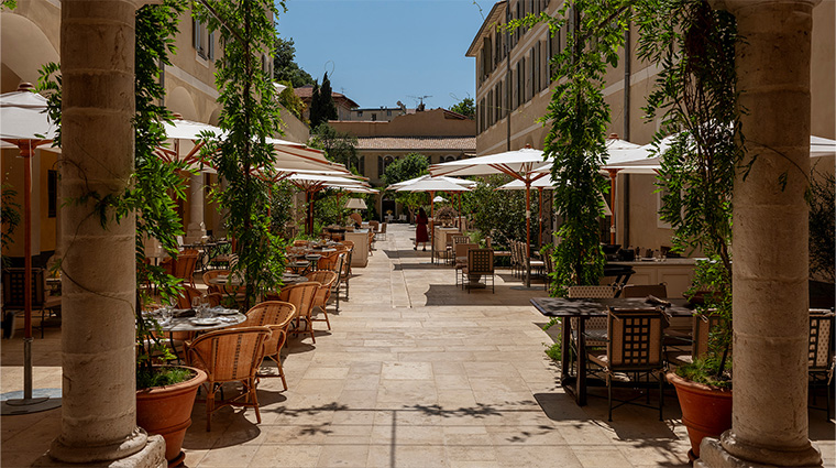 hotel du couvent cloister courtyard
