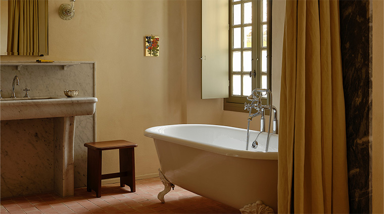 hotel du couvent visitandine room bathroom
