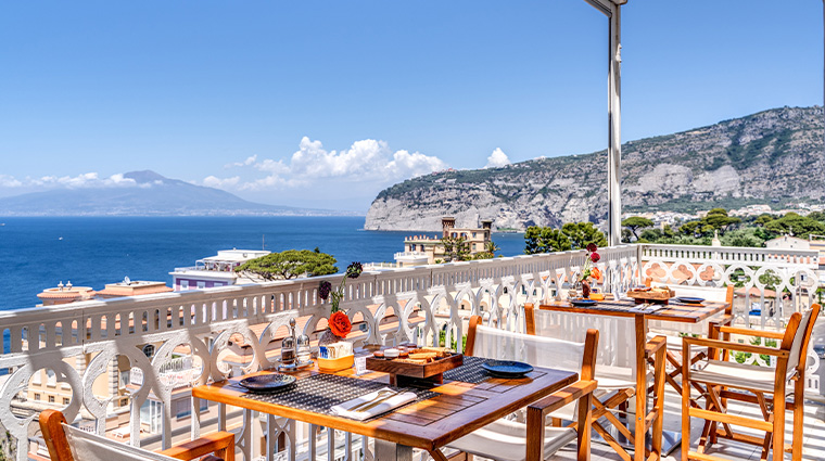 hotel mediterraneo sorrento Vesuvio breakfast
