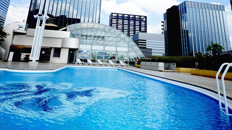 hotel new otani osaka outdoor pool day