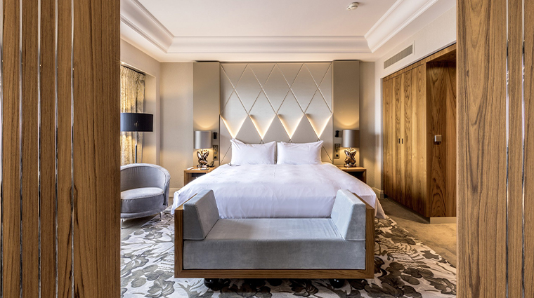 hotel okura amsterdam royal suite bedroom 1 scaled