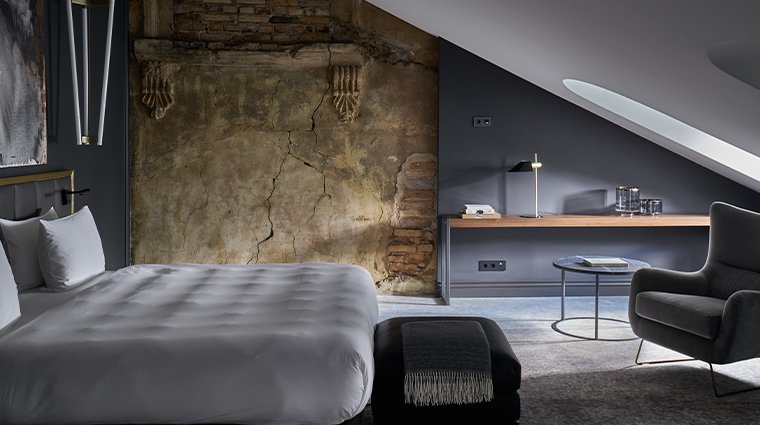 hotel pacai junior attic suite