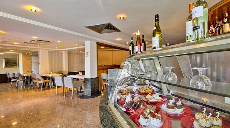 hotel santana Castagna Cafeteria Pastry Display