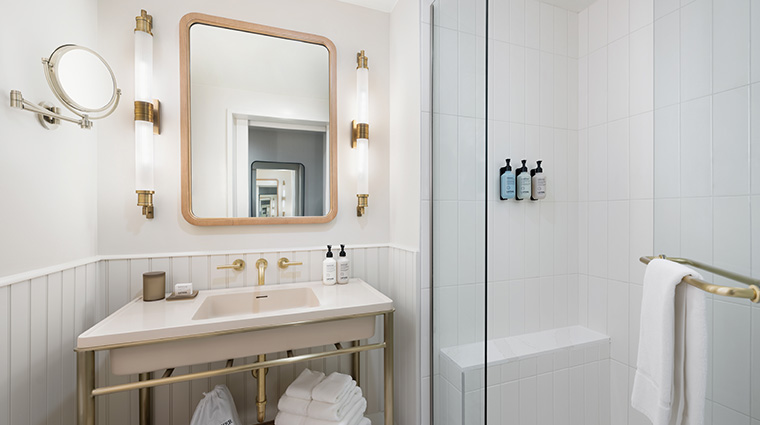 hutton hotel standard bathroom