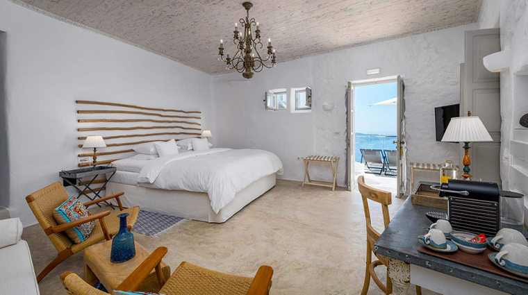 iconic santorini room picture 3