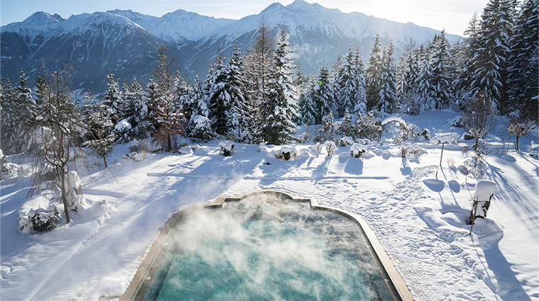 interalpen hotel tyrol winter poolblick