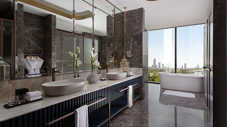 inter continental tashkent bathroom2