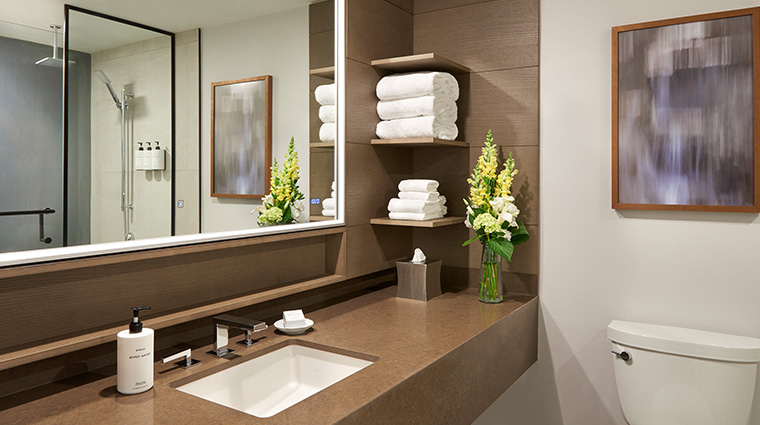 inter continental toronto centre classic room bathroom