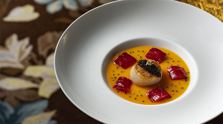jade dragon Wok seared Scallop with Aged Chinese Hua Diao Wine Sauce with Caviar 1900x1063
