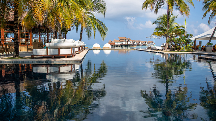 jumeirah vittaveli maldives pool view