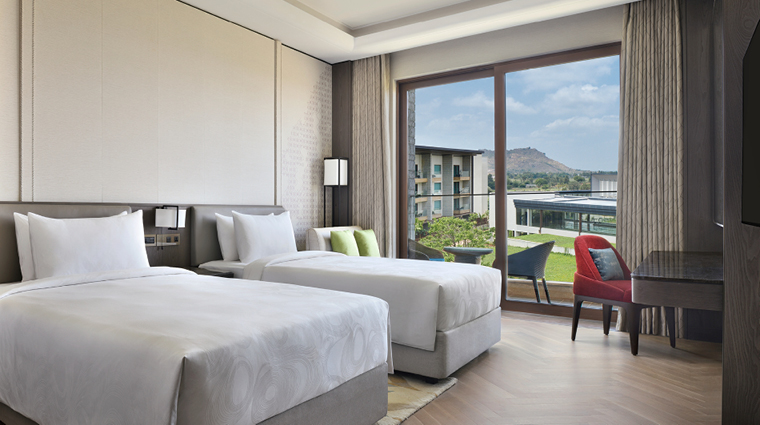 jw marriott bengaluru prestige golfshire resort and spa executive twin room