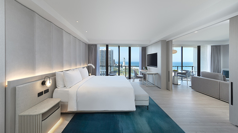 jw marriott gold coast resort and spa executive suite bedroom
