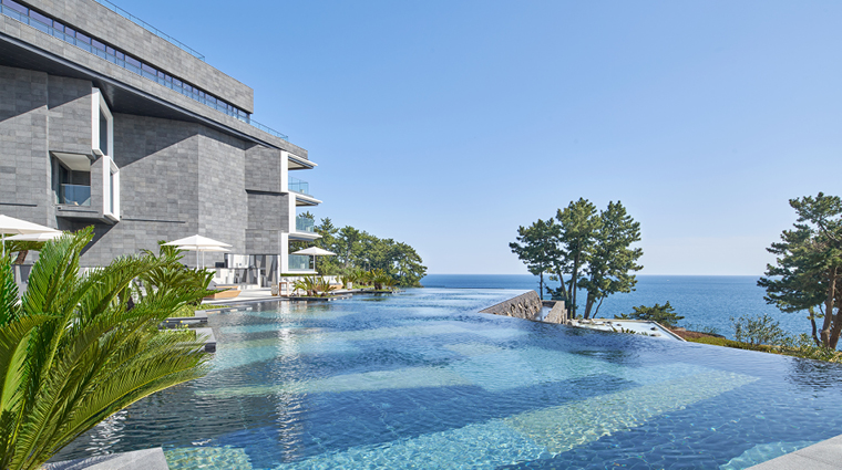 jw marriott jeju outdoor pool 2