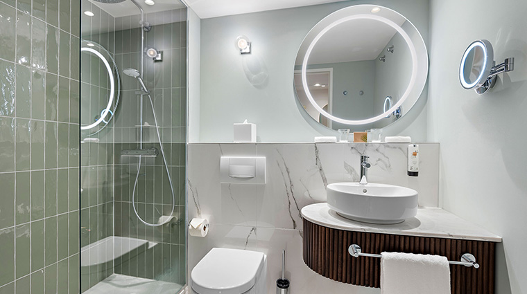 kempinski hotel bristol berlin bathroom2