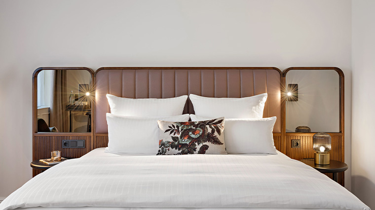 kempinski hotel bristol berlin bed