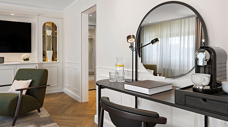 kempinski hotel bristol berlin guestroom desk