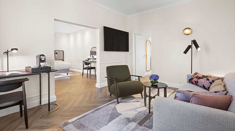 kempinski hotel bristol berlin living room2