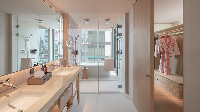 kromo bangkok curio collection by hilto king suite bathroom