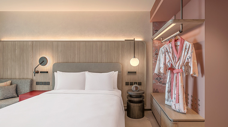 kromo bangkok curio collection by hilton king classic room